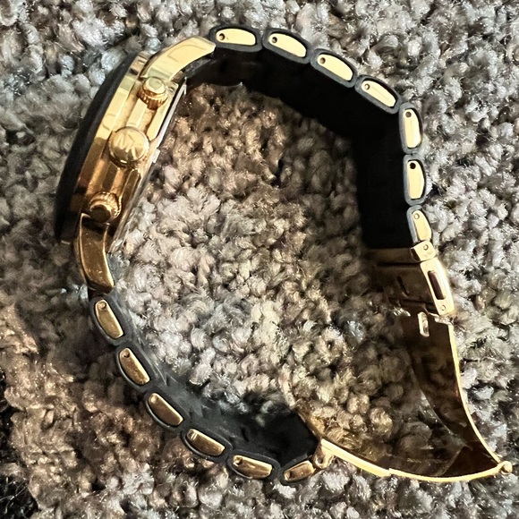 Michael Kors Black Silicon Watch - Picture 3 of 6